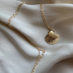 Load image into Gallery viewer, Clam Shell Necklace
